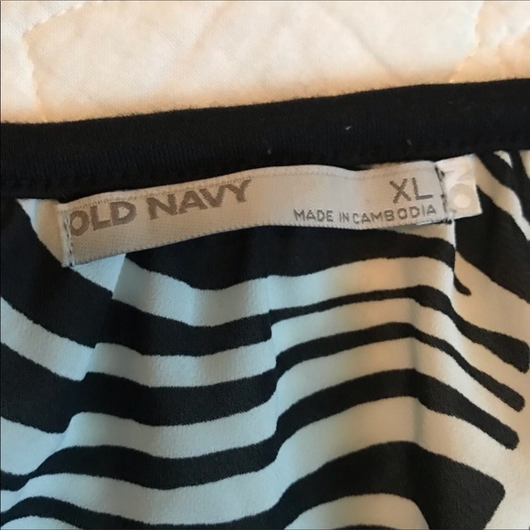 Old Navy , Cold Shoulder , XL - Picture 2 of 8